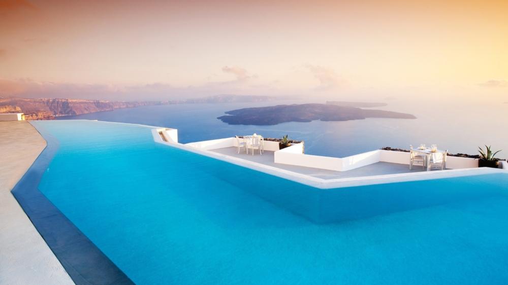 Luxury Infinity Pool Overlooking Ocean wallpaper