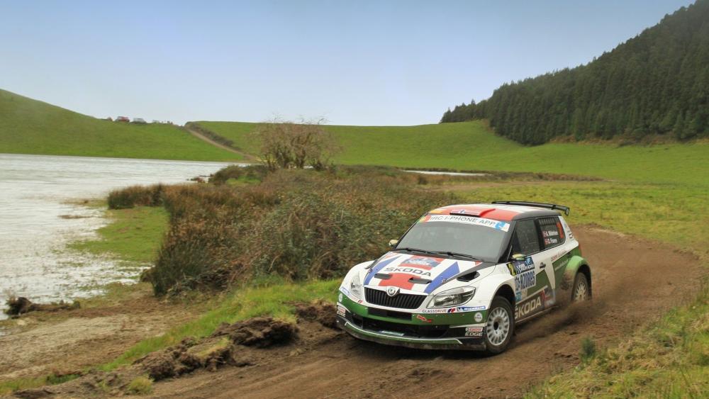 Rallying Thrills with Škoda Fabia R5 wallpaper