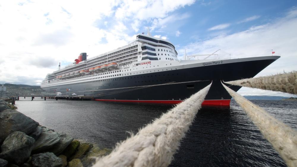 The Majestic Queen Mary 2 Docked wallpaper