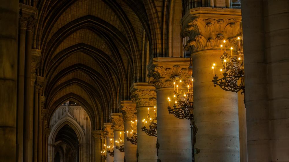 Gothic Grandeur of Notre-Dame Cathedral wallpaper