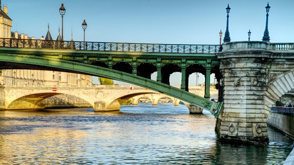 Parisian Charm at Pont Notre-Dame wallpaper