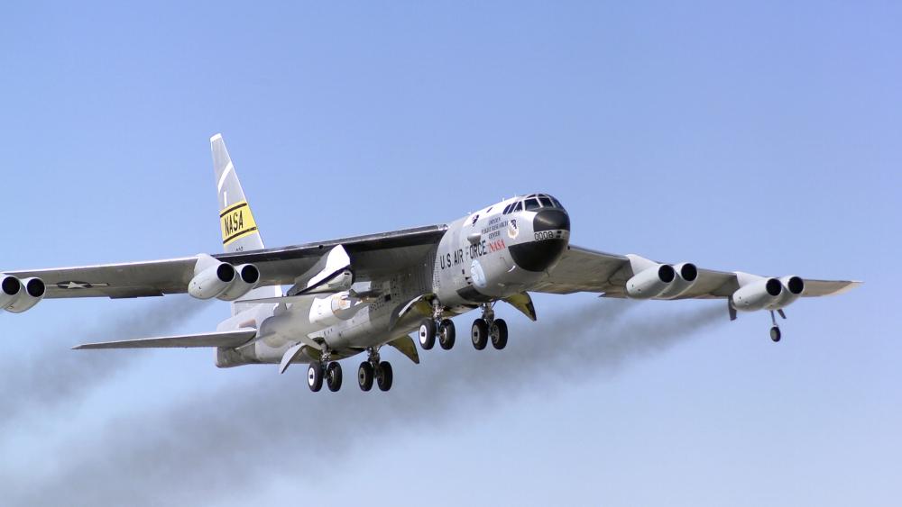 B-52 Stratofortress in Flight wallpaper