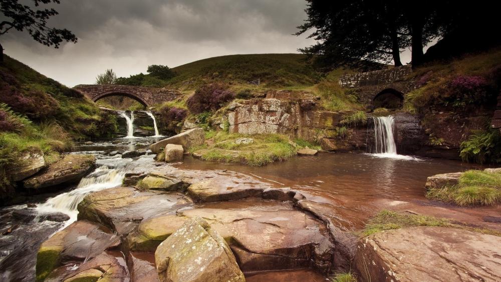 Serene Stone Bridge over Tranquil Creek wallpaper