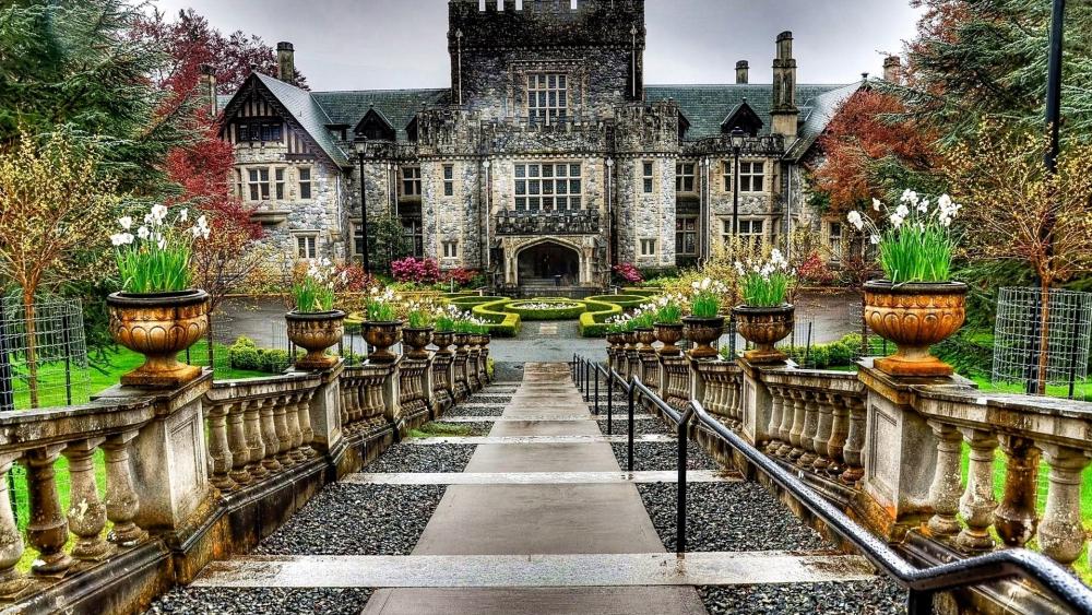 Majestic Hatley Castle Entrance wallpaper