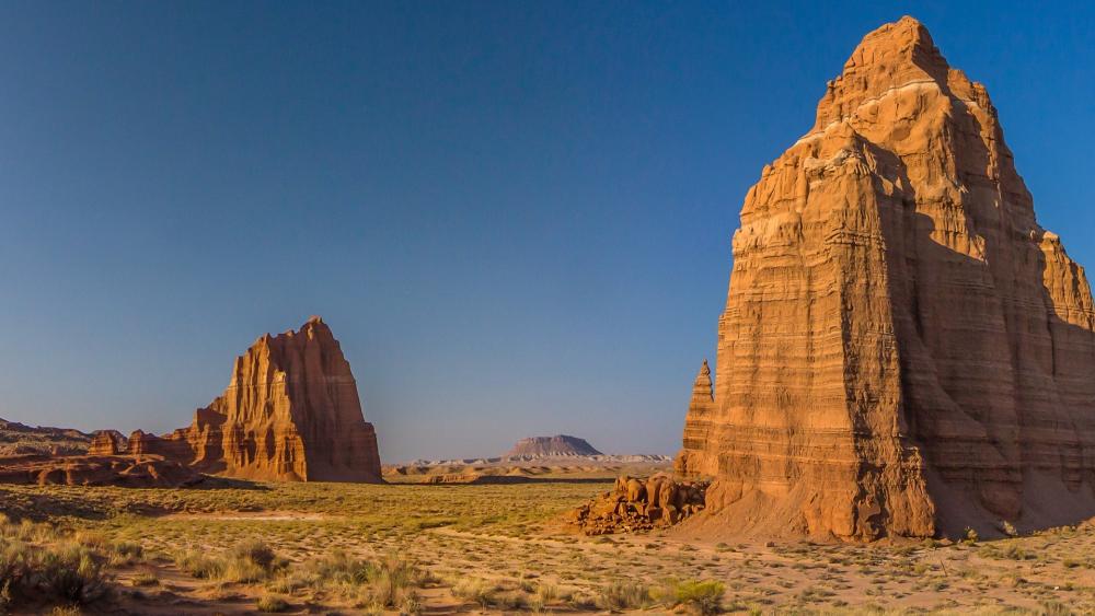 Desert Tranquility with Towering Buttes wallpaper