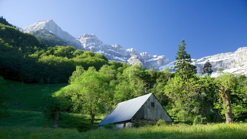 Serene Hut in Gavarnie Mountains wallpaper