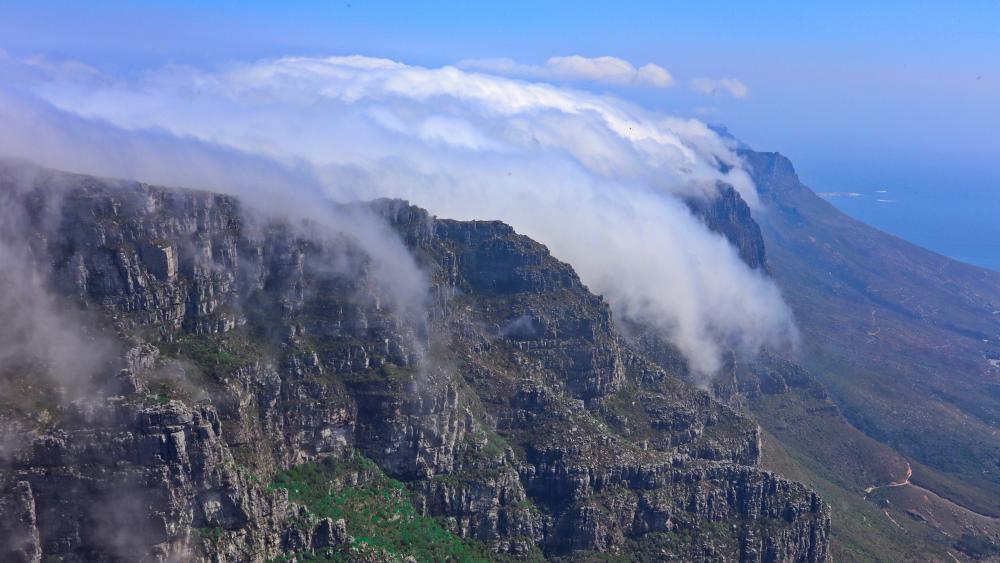 Misty Peaks of Table Mountain wallpaper