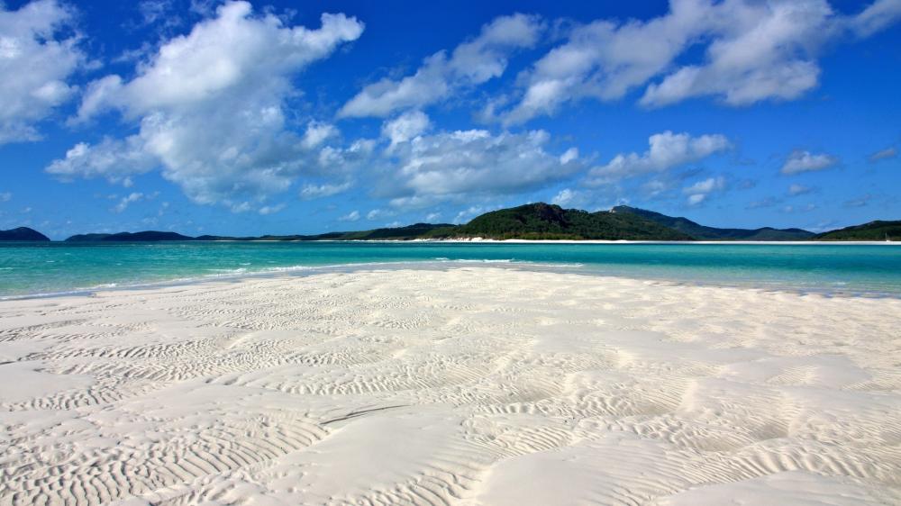 Pristine White Sands and Azure Waters wallpaper