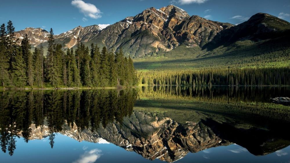 Majestic Mountain Reflection at Pyramid Lake wallpaper