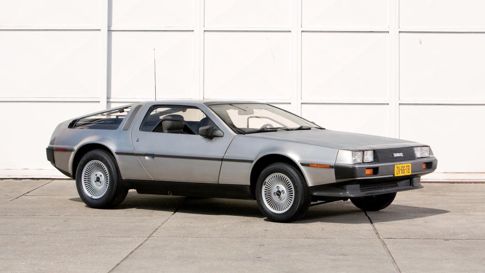 Vintage DeLorean Coupe Glow wallpaper