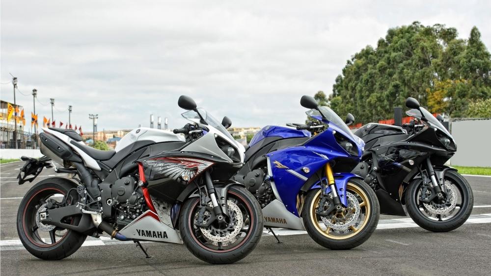 Yamaha YZF-R1 Power and Style in Triplicate wallpaper