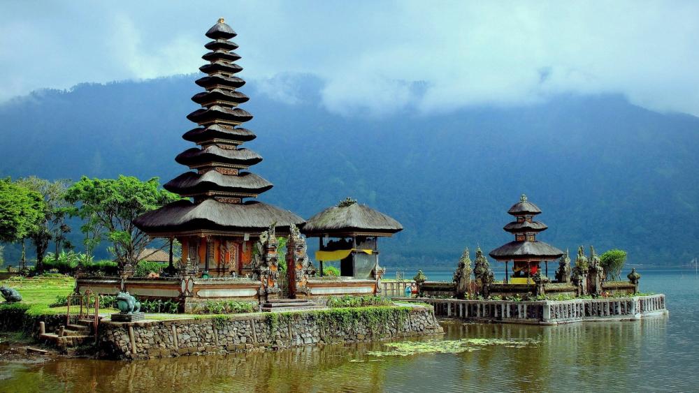 Serenity of Ulun Danu Beratan Temple wallpaper