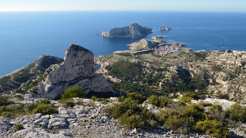 Goudes fishing port in Marseille wallpaper