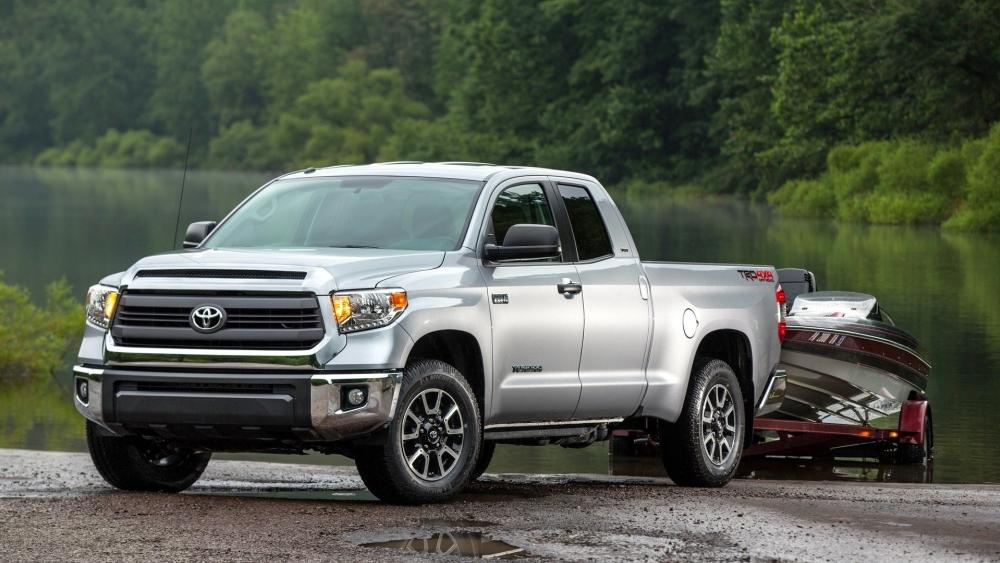 Toyota Tundra by the Lake wallpaper