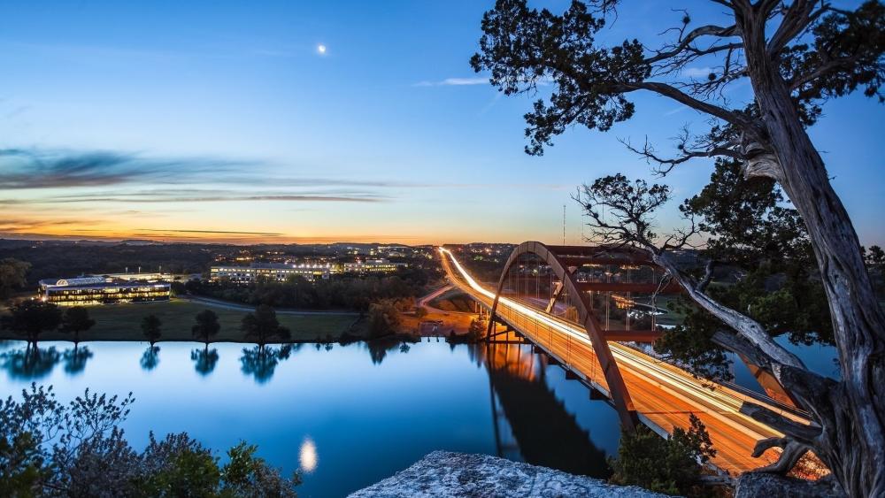 Tranquil Cityscape with Illuminated Bridge wallpaper