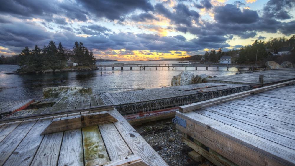 Radiant Afterglow by the Lakeside Shore wallpaper