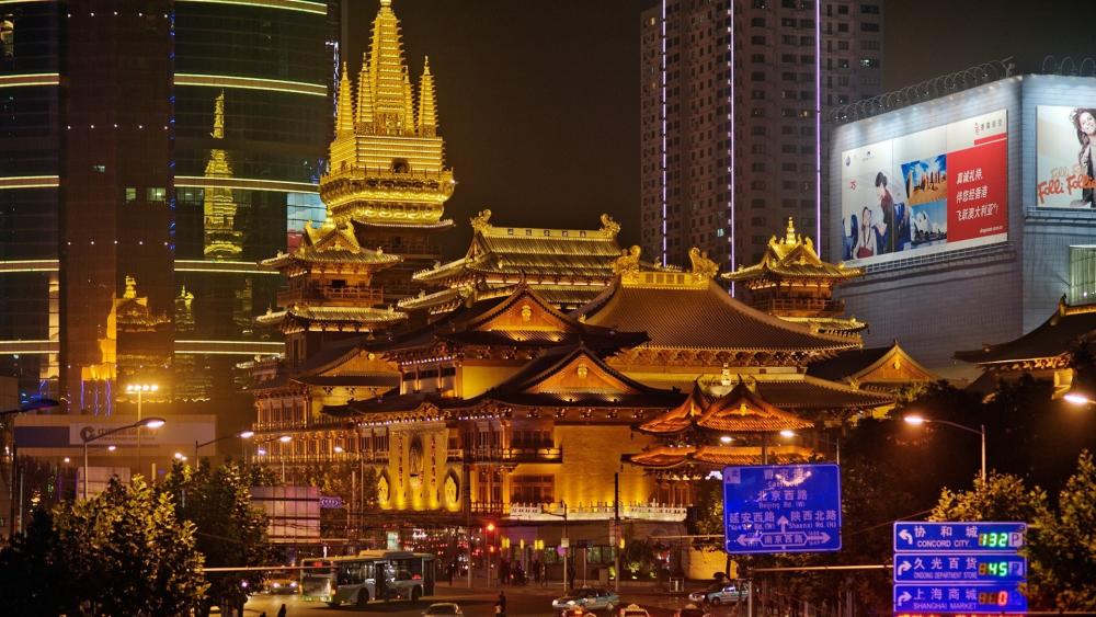 Golden Serenity of Jing'an Temple at Night wallpaper