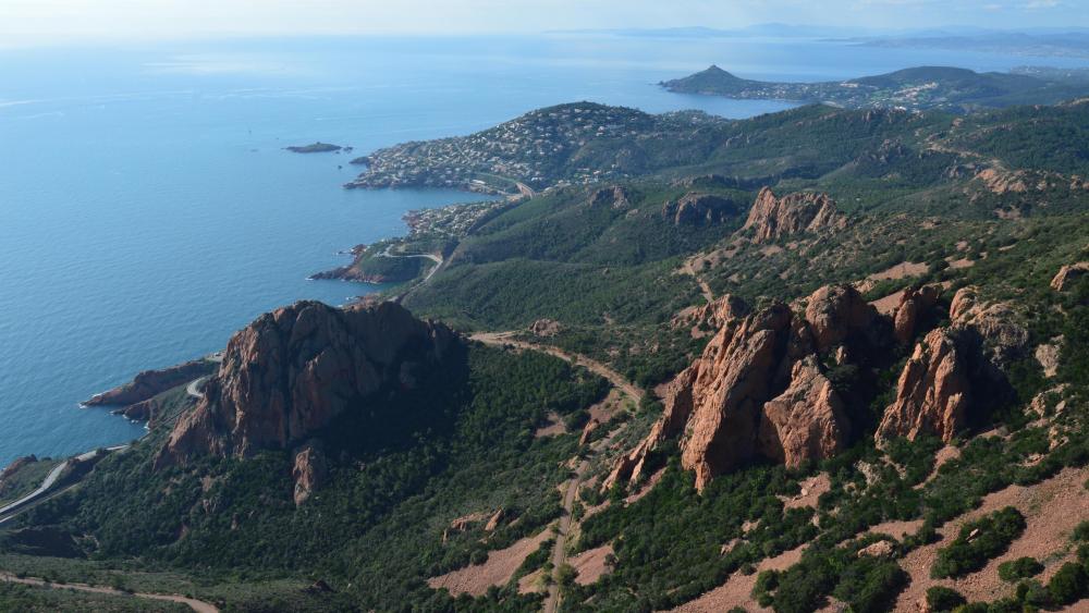 The Saint-Barthelemy Rock overlooking the Golden Corniche in the Esterel massif wallpaper