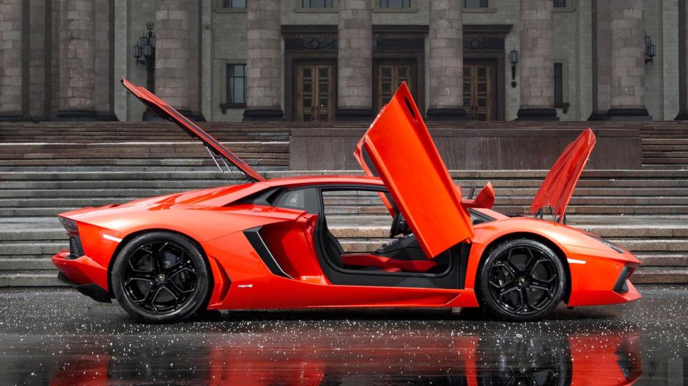 Iconic Red Lamborghini Aventador in the Rain wallpaper