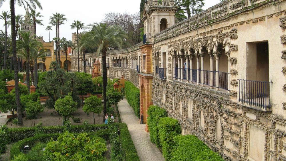 Royal Alcázar's Majestic Courtyard in Seville wallpaper