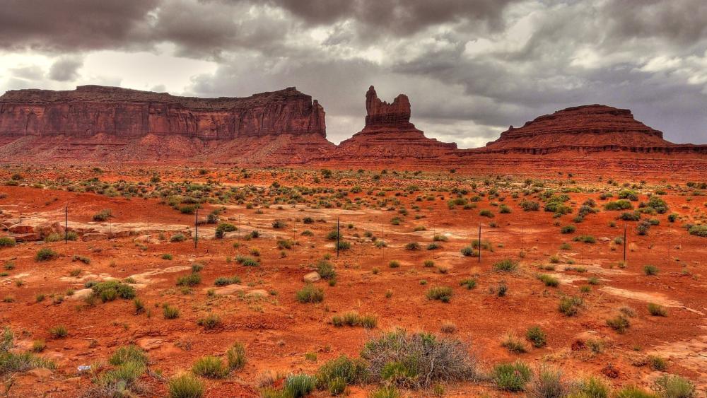 Desert Majesty with Striking Buttes wallpaper