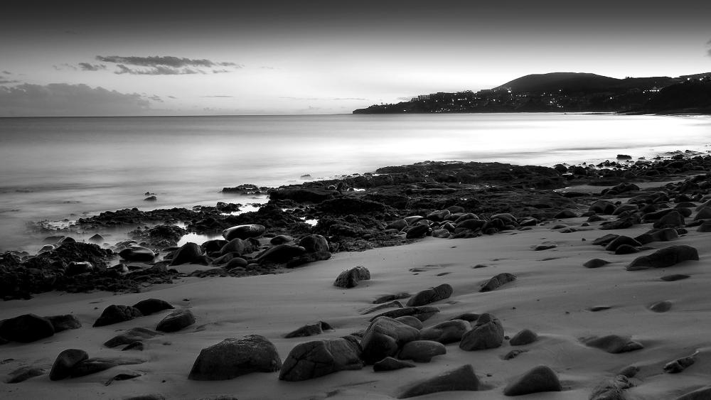 Monochrome Serenity on a Tranquil Coastline wallpaper