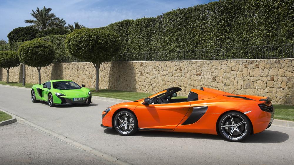 McLaren 650S Duo in Vibrant Action wallpaper