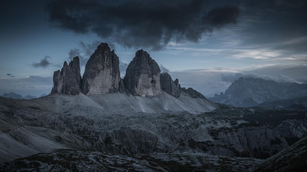 Majestic Peaks at Dusk in the Dolomites wallpaper