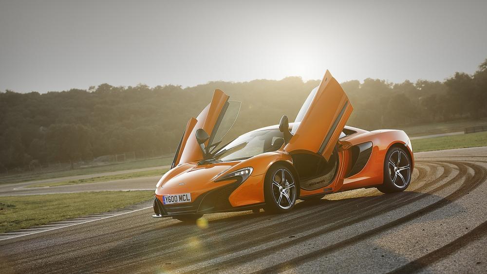 McLaren 650S Elegance on Display wallpaper