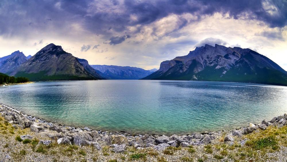Panoramic Serenity of Mountains and Lake wallpaper