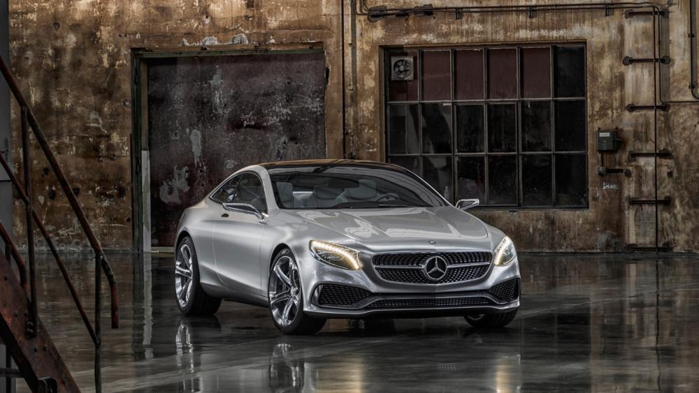 Sleek Elegance Mercedes-Benz S-Class Coupe in Silver wallpaper