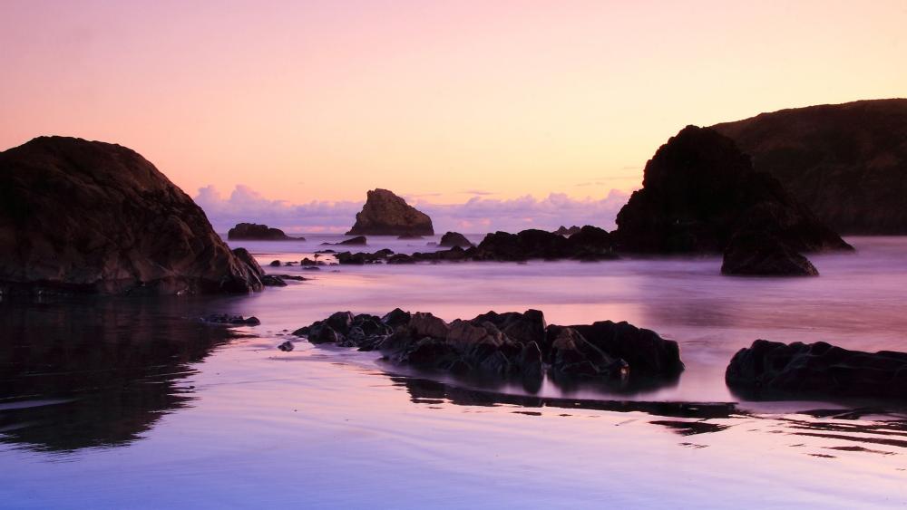 Dramatic Coastal Horizon at Dusk wallpaper