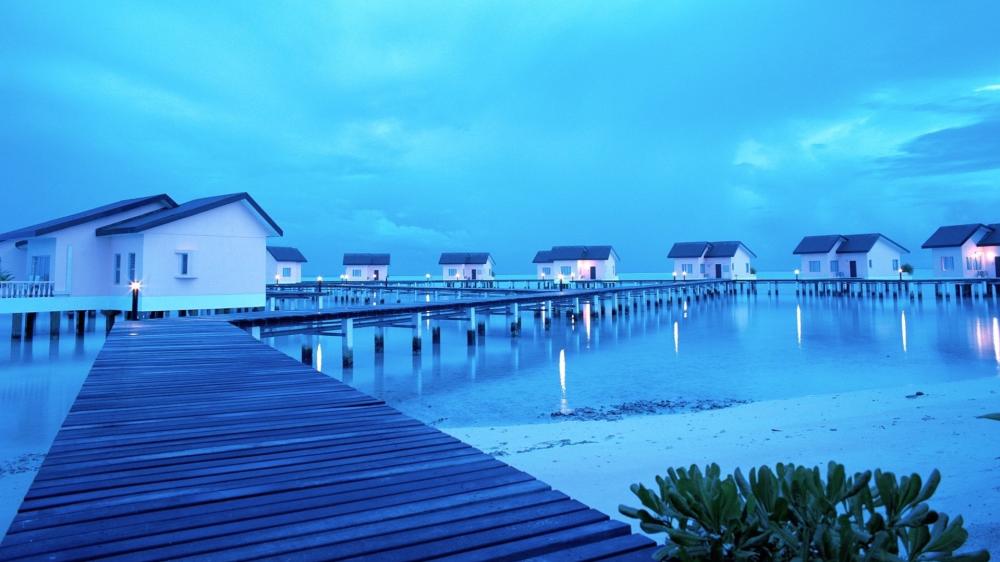 Serene Lagoon Retreat in Blue Hour wallpaper