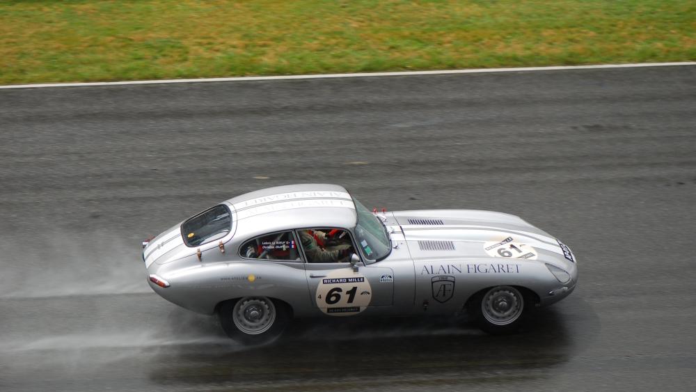 Classic Racing Thrill: Silver Sports Car in Action wallpaper