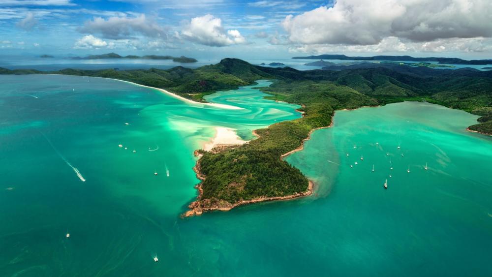 Serene Turquoise Bay with Lush Green Isles wallpaper