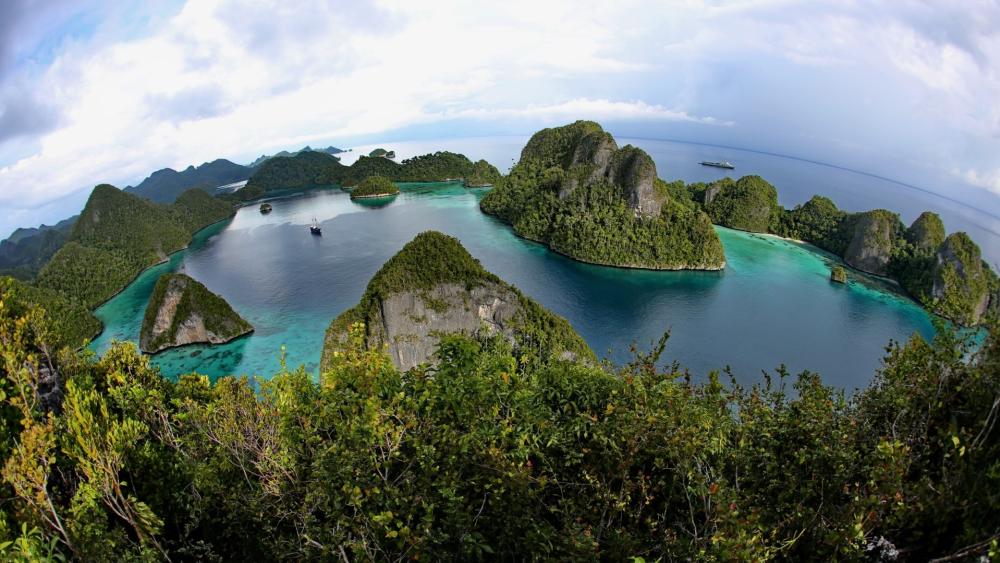 Enchanting Paradise of Wayag Island in Raja Ampat wallpaper