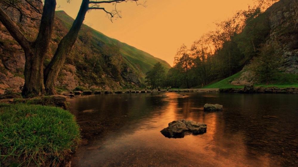 Tranquil Sunset Over Serene Valley Lake wallpaper