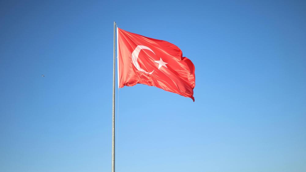 Sunlit Beauty of the Turkish Flag wallpaper