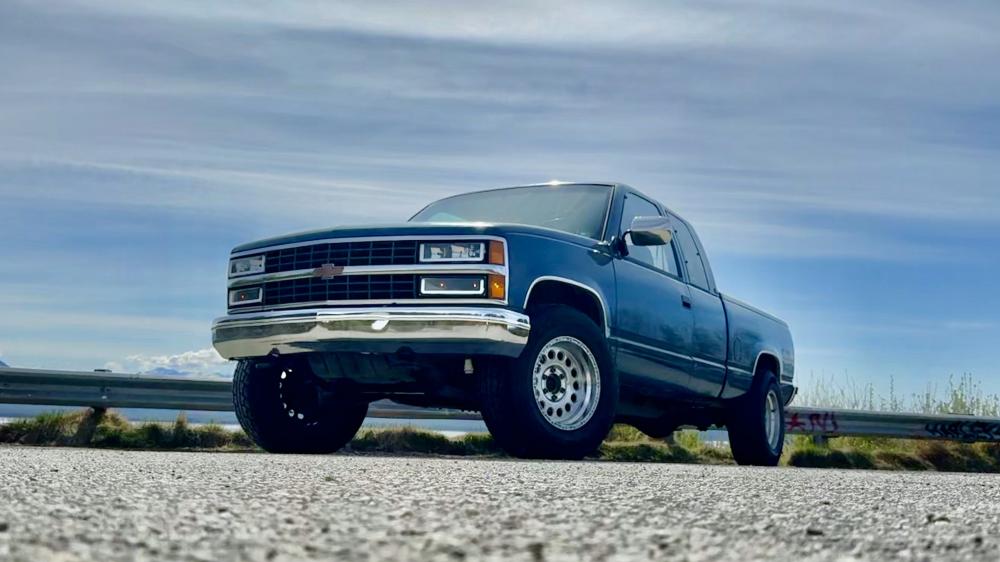 Classic Chevrolet Pickup in Stunning 4K Detail wallpaper