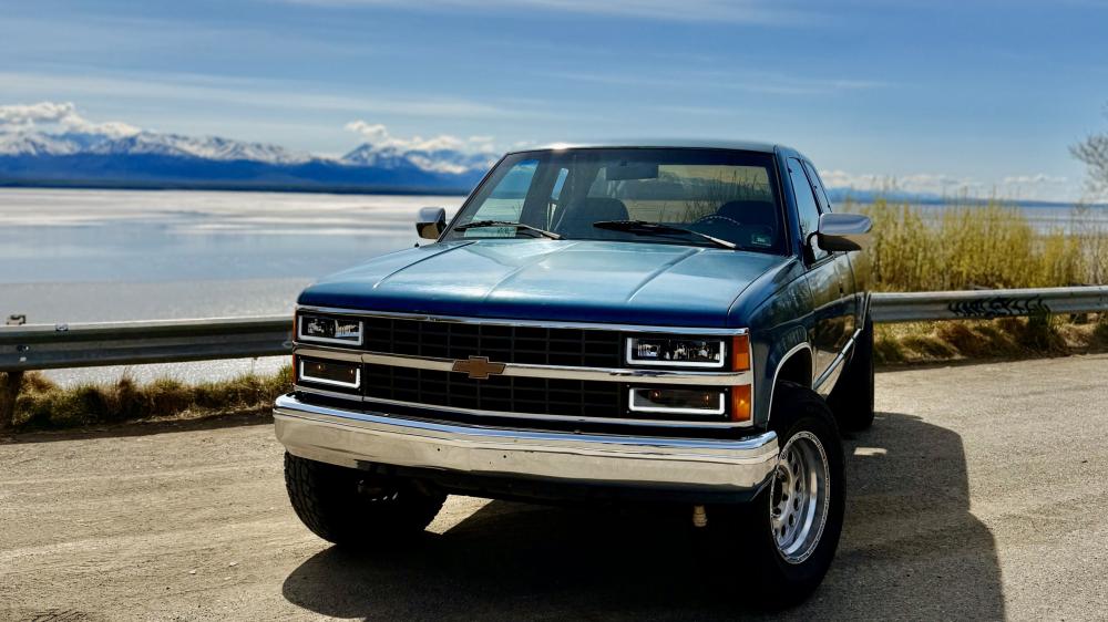 Chevrolet Pickup by the Lakeside in 4K wallpaper