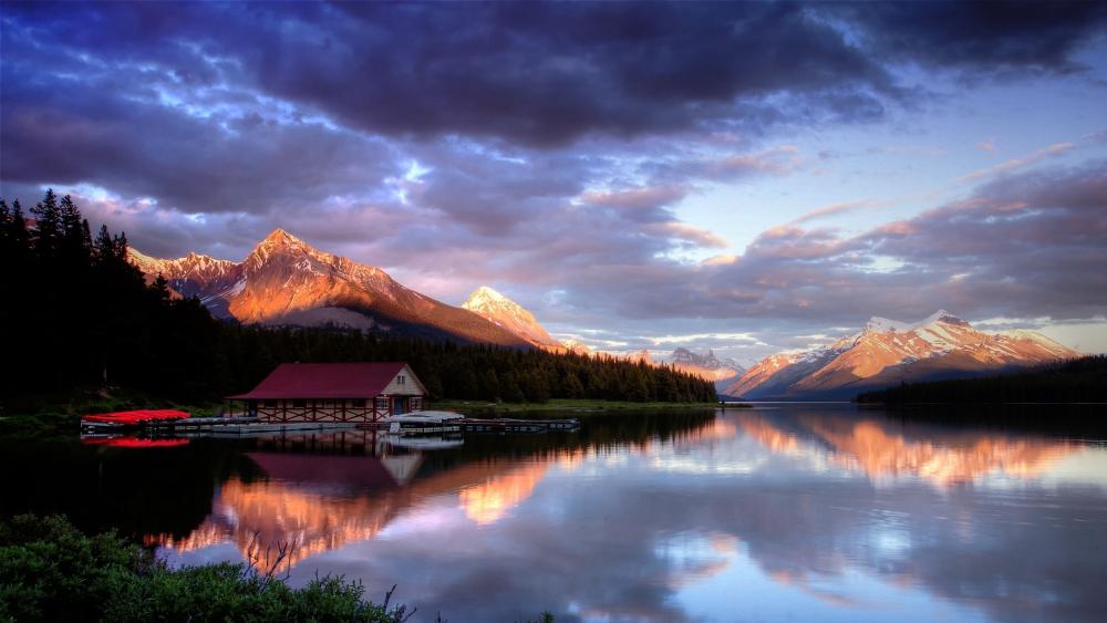 Sunrise Serenity at Maligne Lake wallpaper