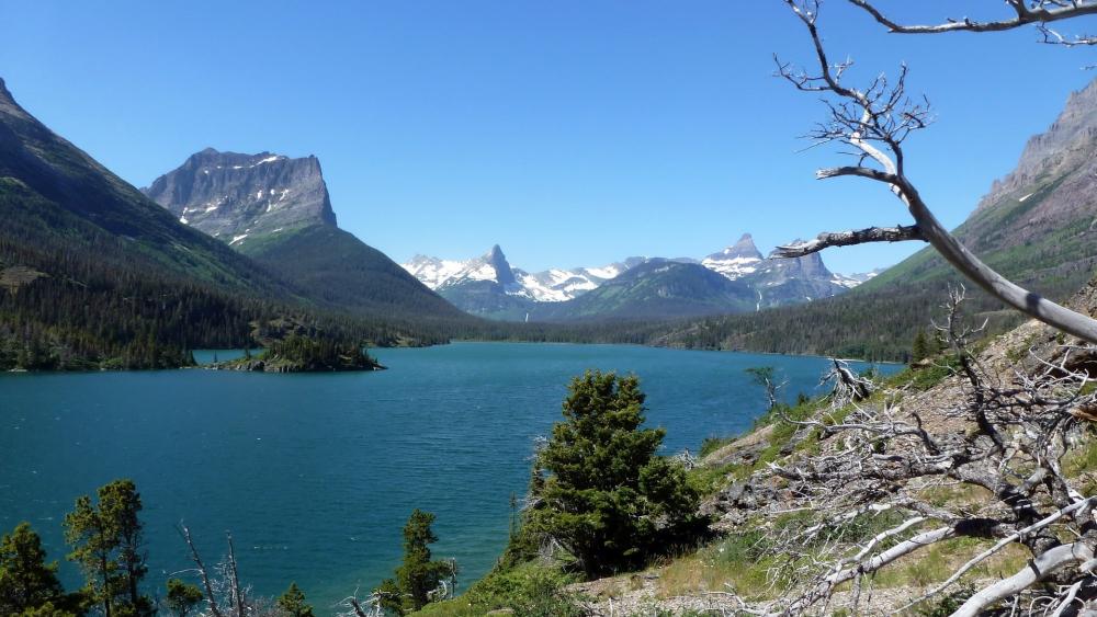 Serene Views of Saint Mary Lake wallpaper