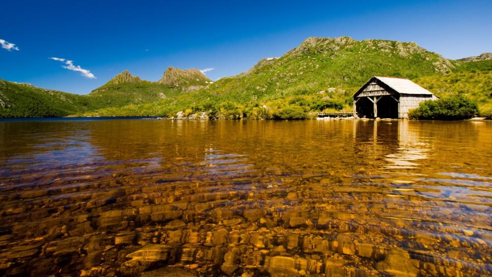 Dove Lake Serenity in Tasmania's Wilderness wallpaper