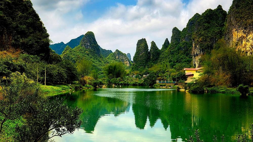 Serene Lake Amidst Towering Peaks wallpaper