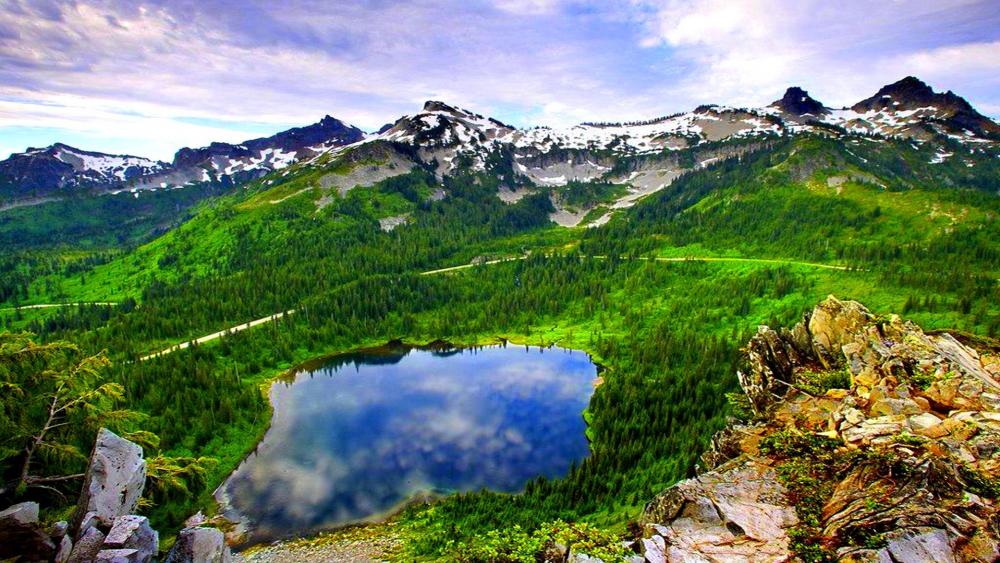Alpine Tranquility: Reflective Mountain Lake Vista wallpaper
