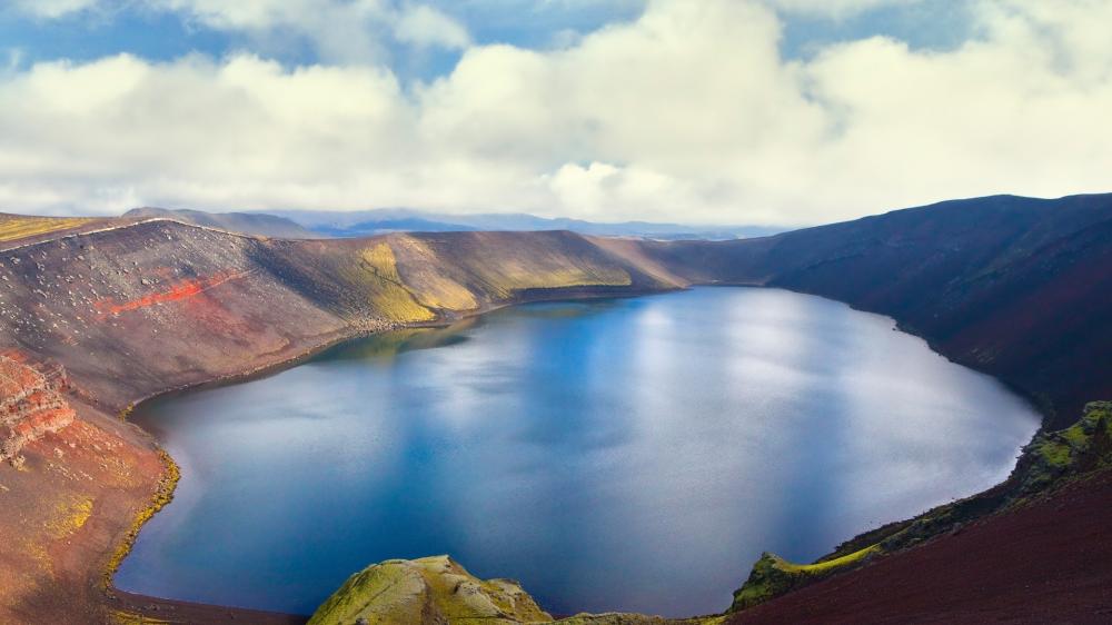 Lake Ljotipollur Tranquility in Iceland's Rugged Beauty wallpaper
