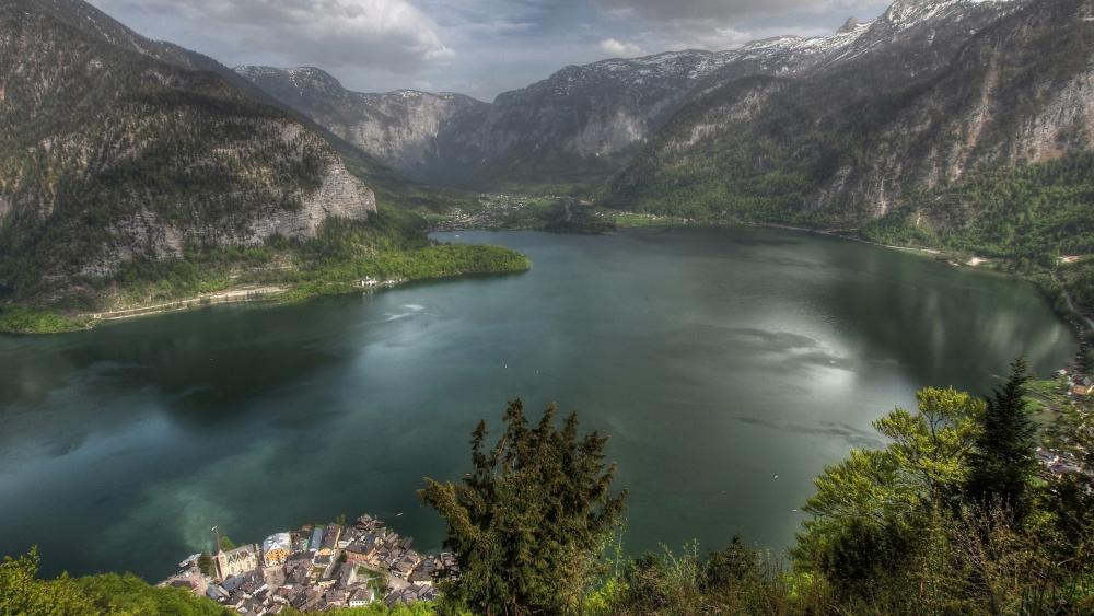 Riverview Serenity in a Mountain Valley wallpaper