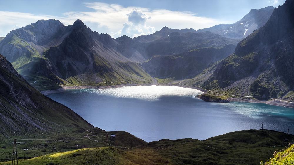 Austria's Majestic Mountain Lake Scenery wallpaper
