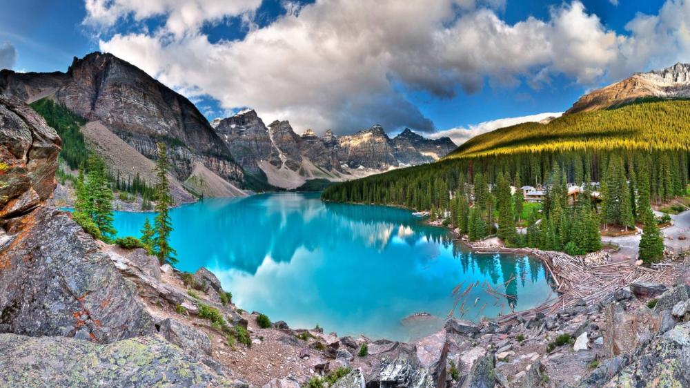 Moraine Lake Serenity in the Valley of the Ten Peaks wallpaper
