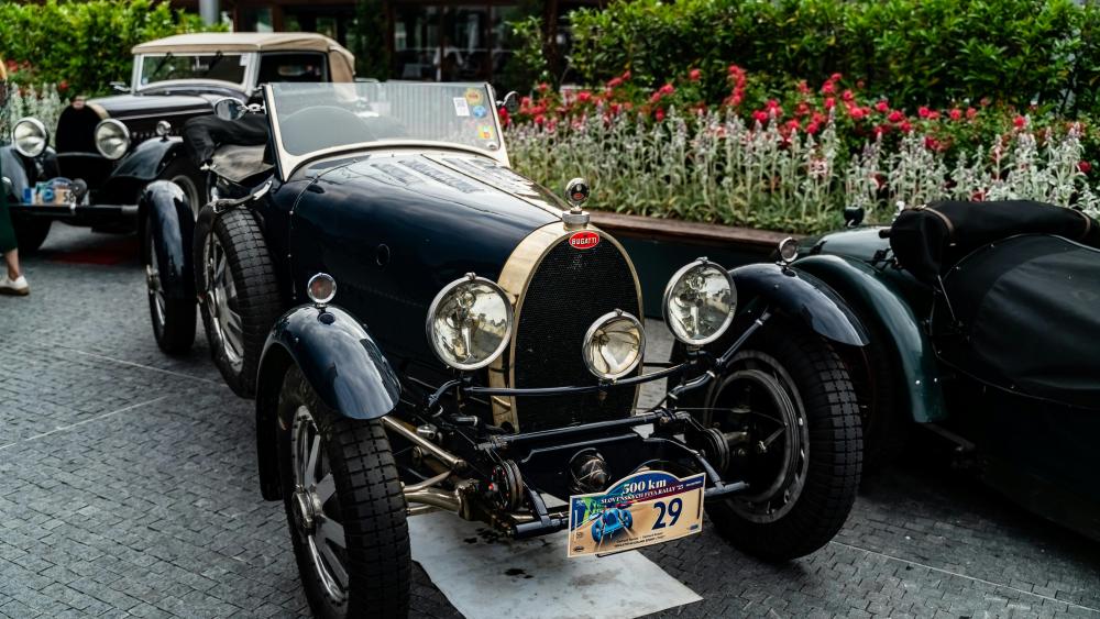 Vintage Elegance with Bugatti Type 44 wallpaper